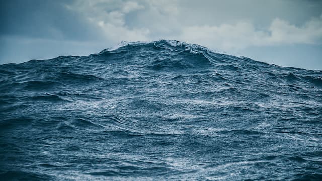 This AI can predict ship-sinking 'freak' waves minutes in advance